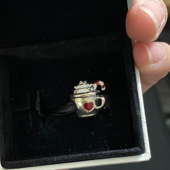 Cocoa and candy cane PANDORA charm - Picture 3 of 5